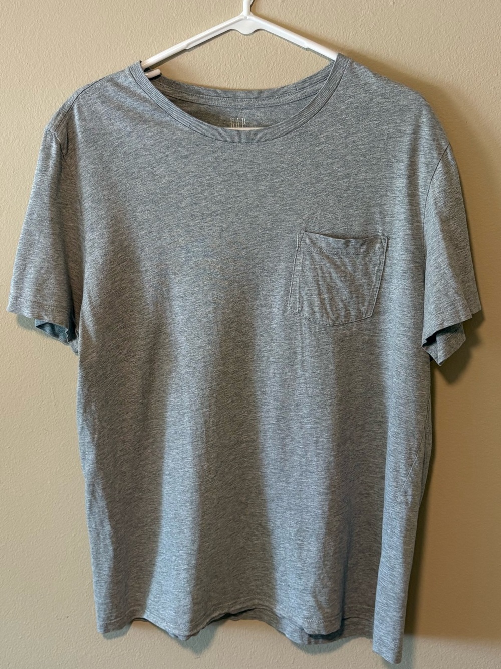 Gap Everyday Classic Men's Pocket T‑Shirt in Heather Gray